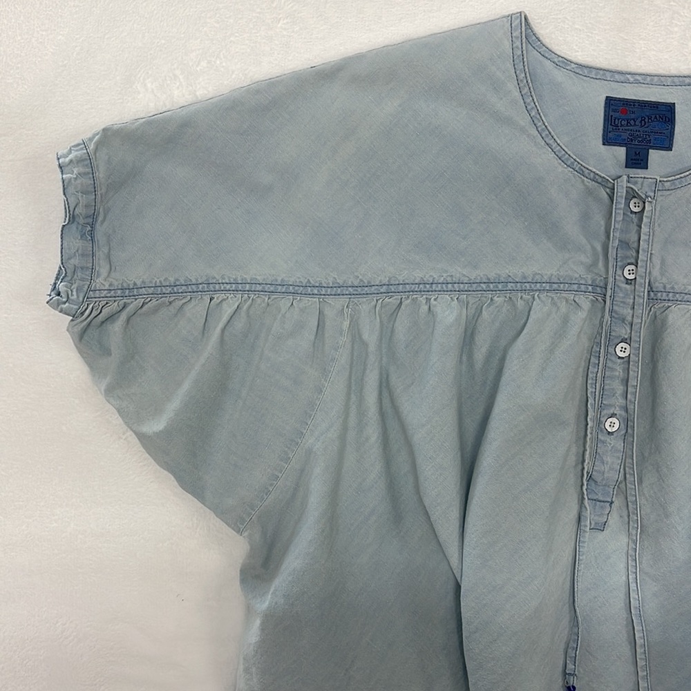 Lucky Brand Women's Shirred Button Front Chambray Top sz Medium - Picture 6 of 11
